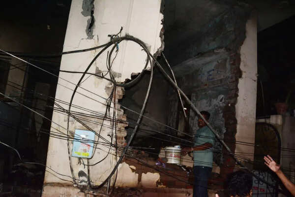 Cylinder blasts rip through Burail house, 6 injured