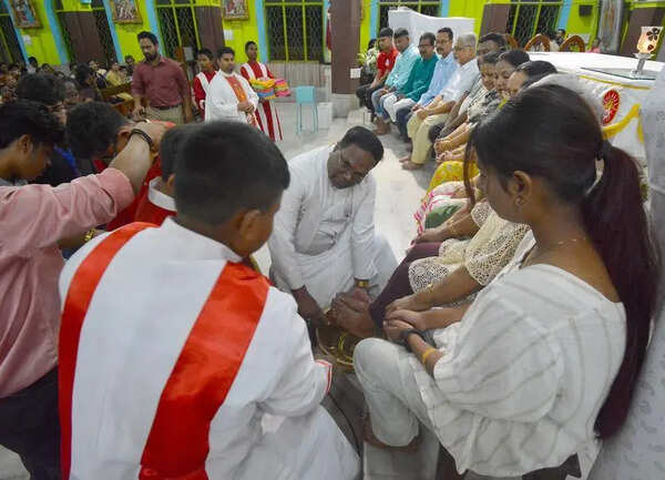 Devotees attend Maundy Thursday prayer services across Kolkata churches