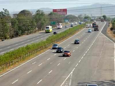 Govt mulls 'cashless' ride for commuters on Mumbai-Nagpur Expressway