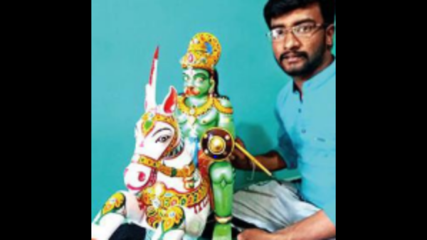 Karnataka: Davanagere man earns livelihood through family's centuries-old artistic tradition