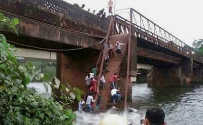 Goa: Two dead, 30 missing as bridge collapses in river