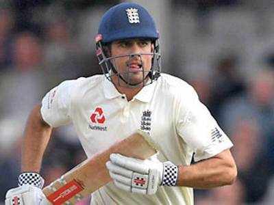 Oval stands up to bid England's Alistair Cook goodbye