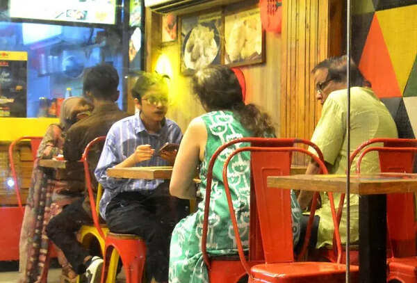 Home LPG booking time-cap forces festive diners into restos