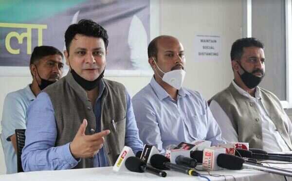 Himachal Pradesh: Congress leaders join hands to corner ruling BJP over central funded projects