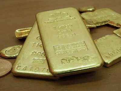 10 Sri Lankans held for smuggling gold