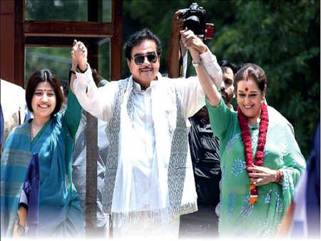 Akhilesh Yadav can be PM, says Congressman Shotgun&rsquo;s wife