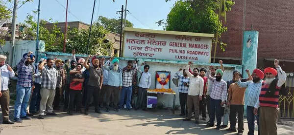 Transport workers take out protest rally against privatisation, salary delay