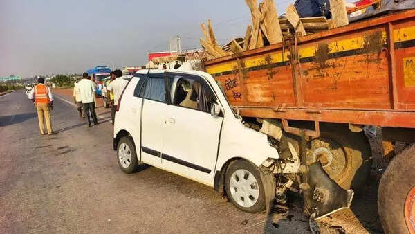 Kolhapur couple dies after their car collides with parked tractor trailer