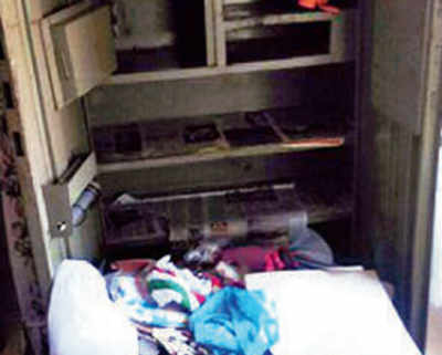 Burglars ransack 9 houses in Palghar with residents away for wedding