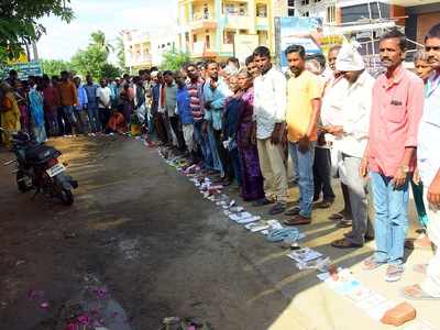 Urea shortage: Day after farmer died in queue, Telangana government hires 25 goods trains, 3000 trucks for quick transport