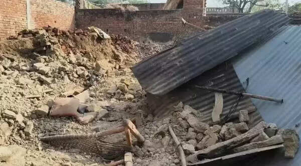 3 dead in tin shed collapse in Mainpuri