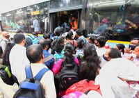 Casual approach of drivers, contractors can cost PMPML bus contractors licence