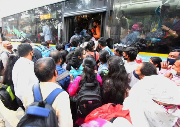 Casual approach of drivers, contractors can cost PMPML bus contractors licence