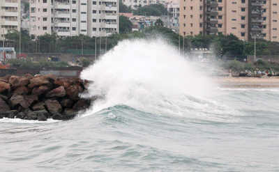 Cyclone Hudhud: Andhra stays on alert, heavy rain expected