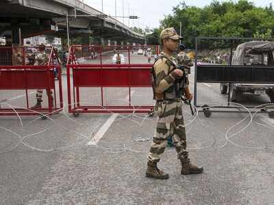 Amid communication shutdown, over 100, including political leaders, arrested in Jammu and Kashmir