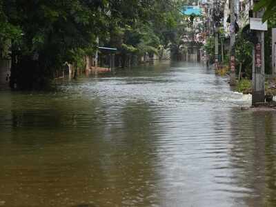 Heavy rains affect normal life in Andhra Pradesh, Telangana