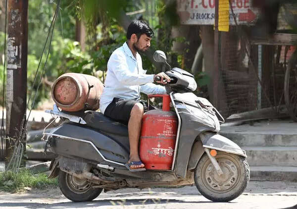 UP govt releases Rs 193cr to give free LPG refills to Ujjwala beneficiaries