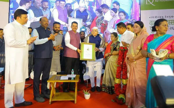 Ranjeet Deshmukh protested Vidarbha’s exclusion from Cong manifesto in 2004: CM