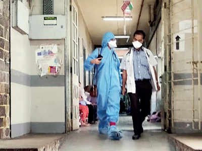 Infected BMC docs blame small hostel rooms in hospitals