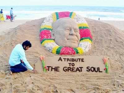 Sand artist Sudarsan Pattanaik plans to create longest sand Buddha in Sri Lanka