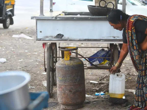 Sambhajinagar hoteliers warn of closures as LPG prices surge, supply dries up