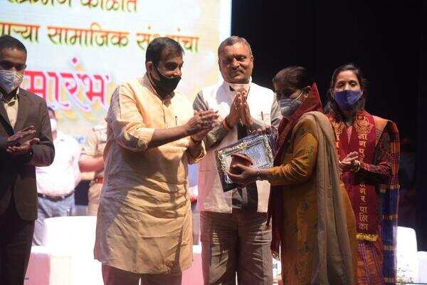 Need to learn art of living with Covid: Nitin Gadkari