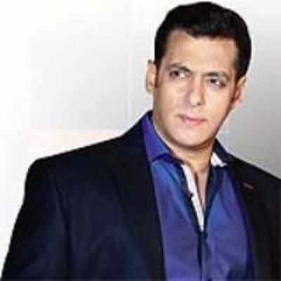 Sallu shoots, targets SRK