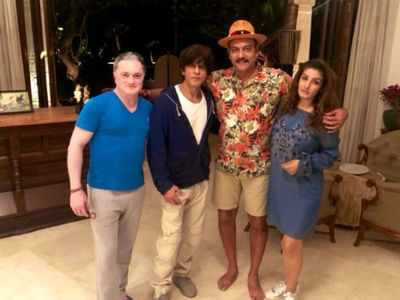 Photos: Shah Rukh Khan reaches Alibaug for New Year's party, poses with Ravi Shastri, Gautam Singhania and Raveena Tandon