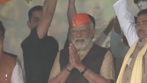 Prime Minister Narendra Modi receives a warm welcome in Siliguri