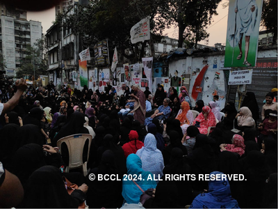 Women at Mumbai Bagh pause protest against CAA, NRC to tackle COVID-19