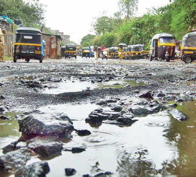 Shiv Sena takes pothole fight to CM’s home turf