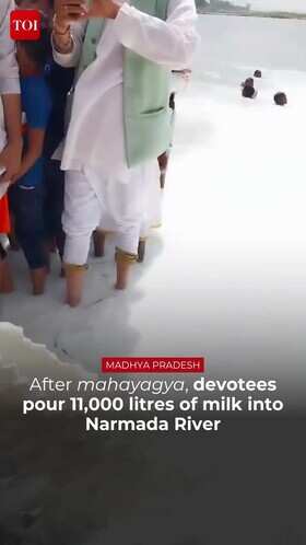 11,000 Litres Of Milk Offered To Narmada In Sehore
