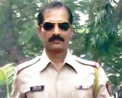 Gang of seven attacks Nerul cop on Palm Beach Road