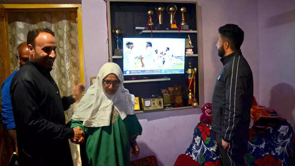 Almirah full of medals, family full of pride quietly make room to watch son Auqib Nabi make Ranji Trophy history
