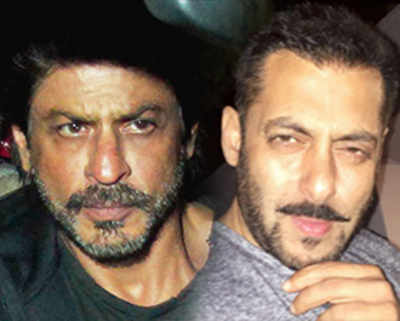Shah Rukh’s late night visit to bestie Salman