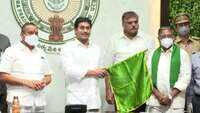 Andhra Pradesh CM inaugurates Kisan Train from Anantapur to New Delhi 