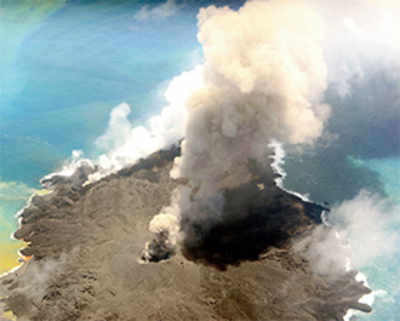 Japan volcanic isle may collapse, create tsunami: study