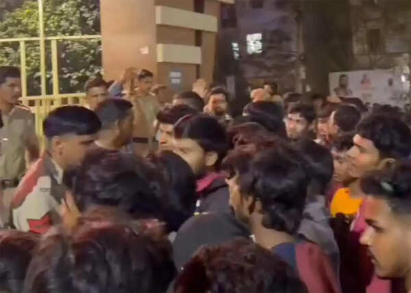 ‘Hospital hid man’s death to raise bill’: Family holds protest against hospital in Gurgaon
