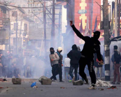 Stones were cast as cops counselled youth in Kashmir