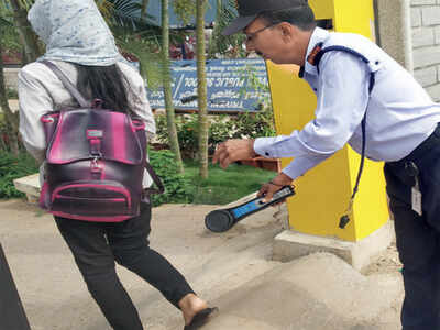 Colleges are arming guards with metal detectors