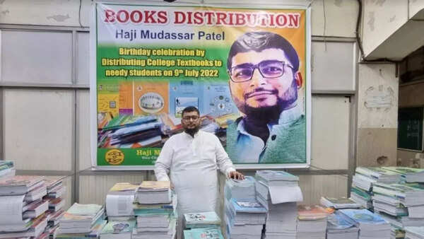 Mumbai Congress Minority Cell leader celebrates his birthday with free distribution of books