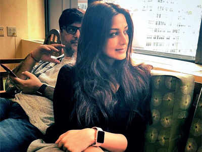 Sonali Bendre diagnosed with cancer: Abhishek Bachchan, Akshay Kumar meet the actress and her husband Goldie Behl in New York