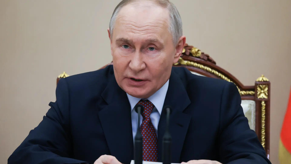 Putin named over 1,000 times in Epstein files - what emails reveal