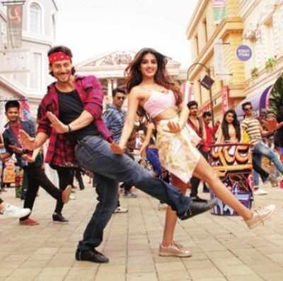 Munna Michael: Nidhhi Agerwal matches steps with her co-star Tiger Shroff