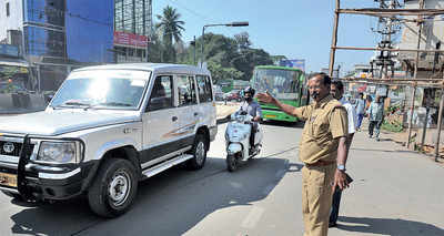 White-topping: BMTC officials man traffic