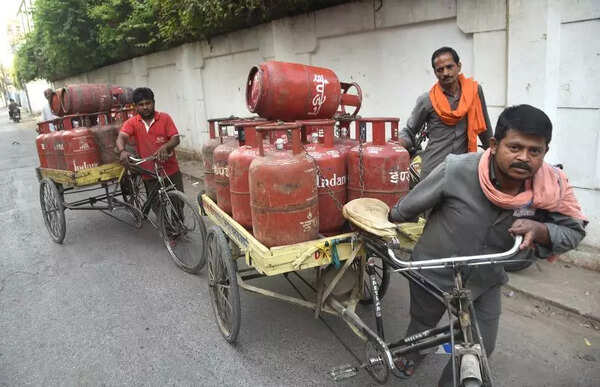 Commercial cylinders reach hospitals, institutions in Kashi