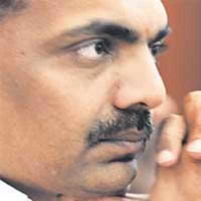 Home minister hides at YB Chavan Centre