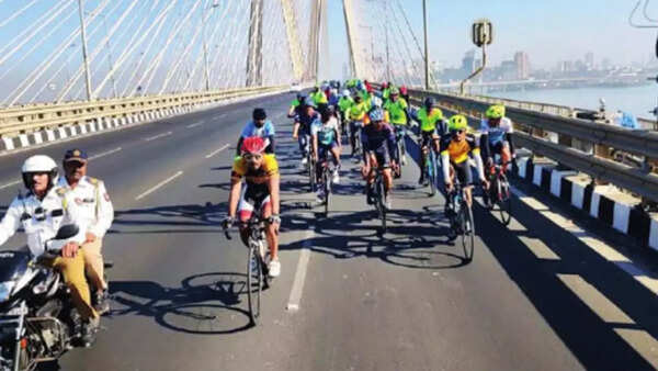 India Gate to Gateway on bicycles on its way