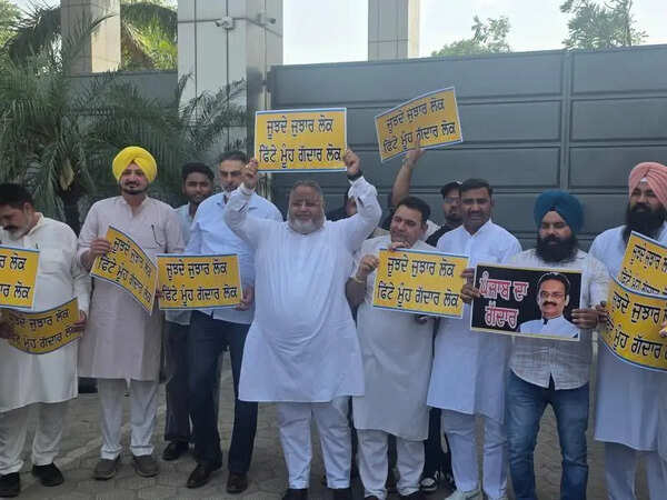 AAP workers deface houses of defecting MPs; sought info if any complaints of defacement have been filed