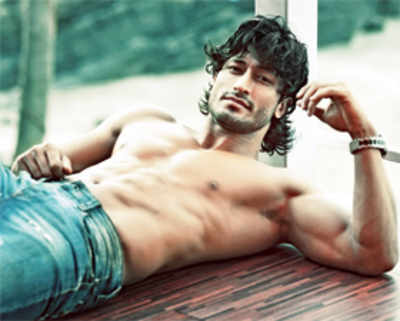 Finally, Vidyut gets credit for his action